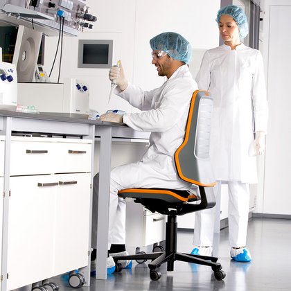 Moderne Labormöbel von Th. Geyer: funktionale Laboreinrichtung für Forschung, Industrie und wissenschaftliche Einrichtungen