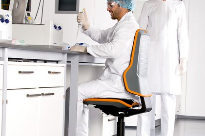 Moderne Labormöbel von Th. Geyer: funktionale Laboreinrichtung für Forschung, Industrie und wissenschaftliche Einrichtungen