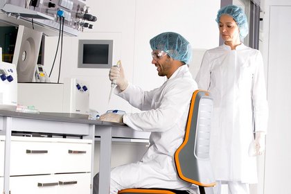 Moderne Labormöbel von Th. Geyer: funktionale Laboreinrichtung für Forschung, Industrie und wissenschaftliche Einrichtungen