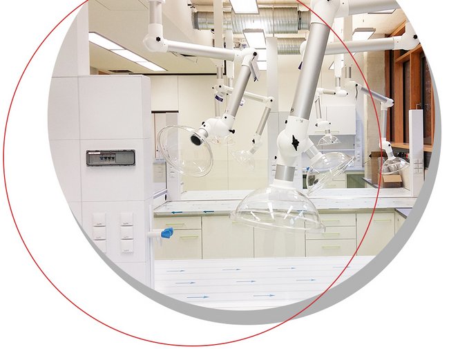 Das Seitentitel-Bild mit dem modernen Labor als Referenzprojekt – Th. Geyer Laborplanung und Ausstattung für Forschung und Industrie