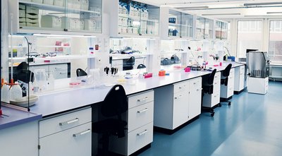 Köttermann Labormöbel und komlette Laboreinrichtung für Medical School Hamburg von Th. Geyer Experten